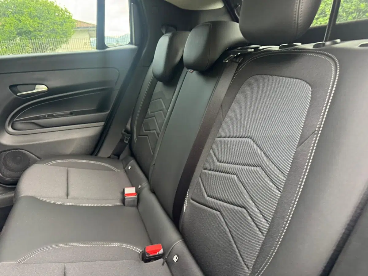 Jeep Avenger nuova a Salerno (8)
