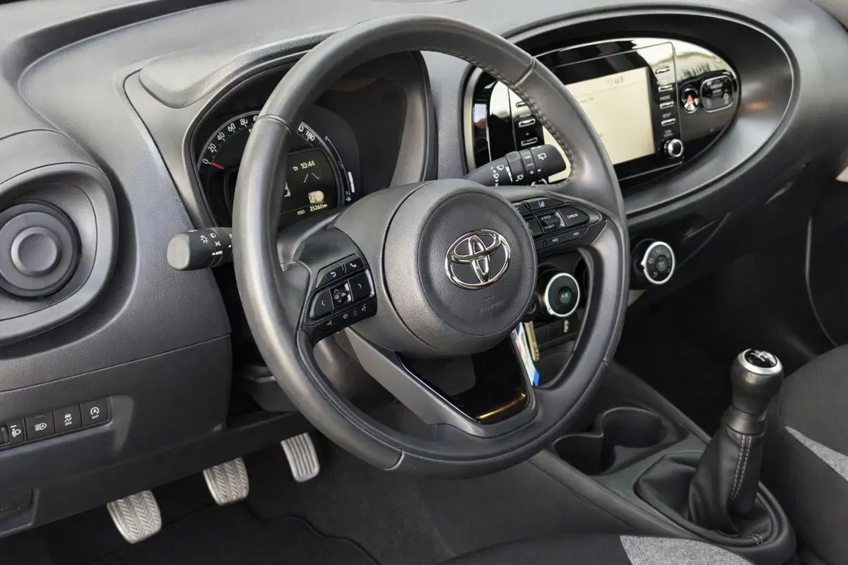 Toyota Aygo X usata a Pescara (7)
