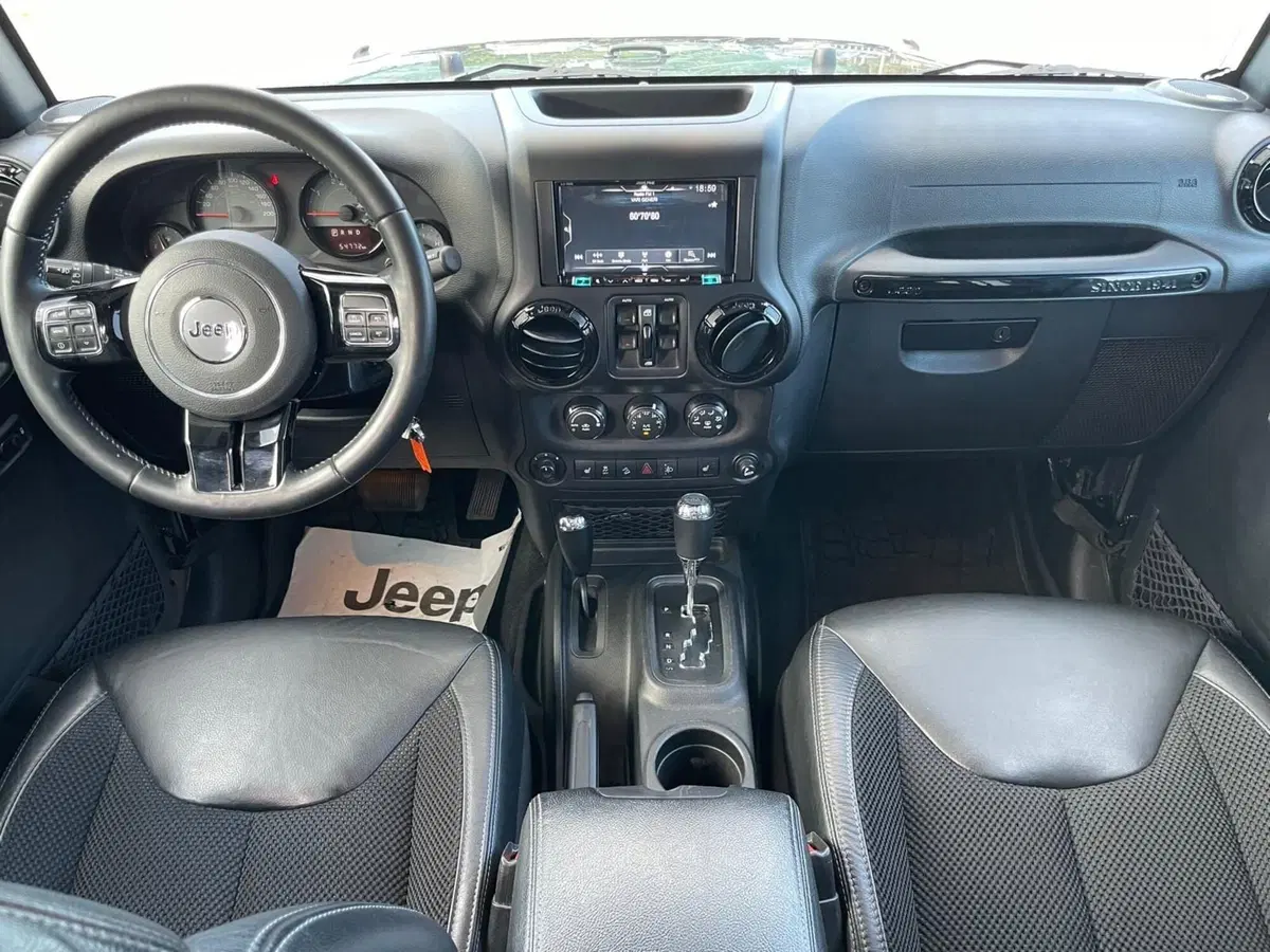 Jeep Wrangler Unlimited usata a Ancona (11)