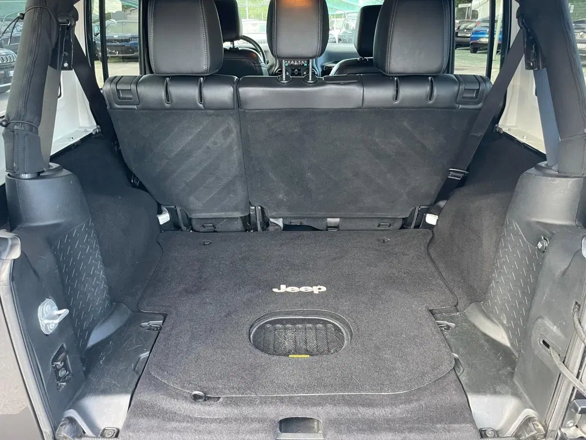 Jeep Wrangler Unlimited usata a Ancona (20)