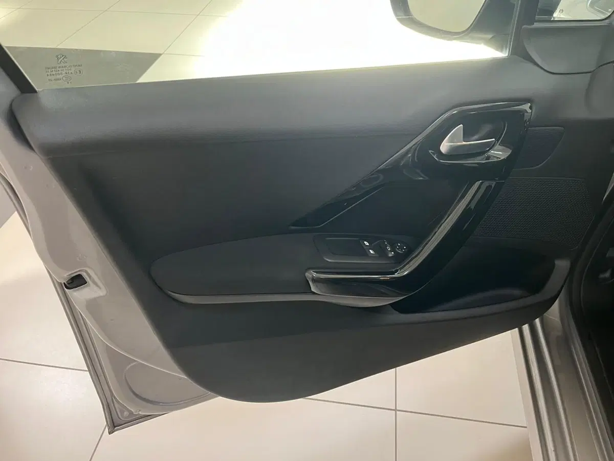 Peugeot 208 usata a Lucca (7)
