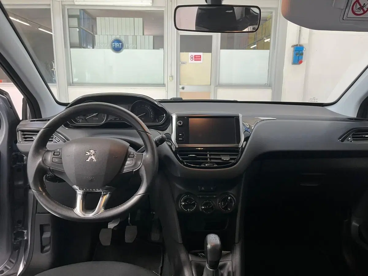 Peugeot 208 usata a Lucca (9)