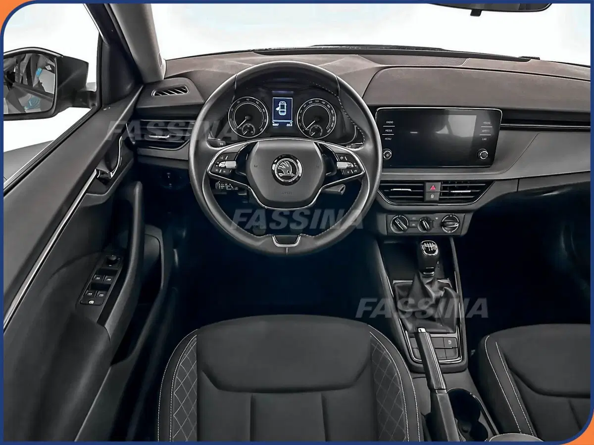 Skoda Scala usata a Milano (11)