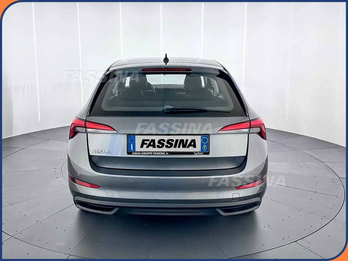 Skoda Scala usata a Milano (5)