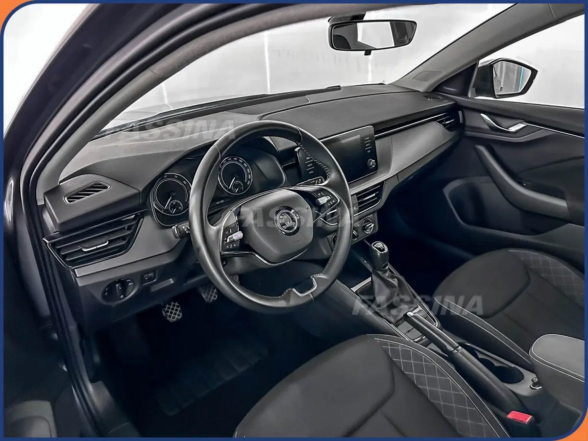 Skoda Scala usata a Milano (9)