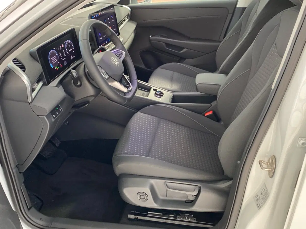 Volkswagen T-Roc nuova a Lodi (7)