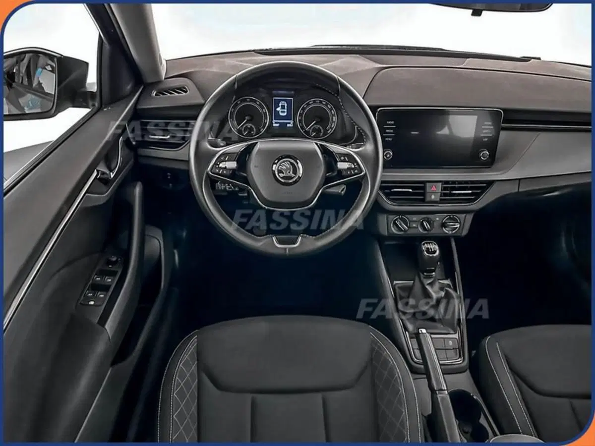 Skoda Scala usata a Milano (11)