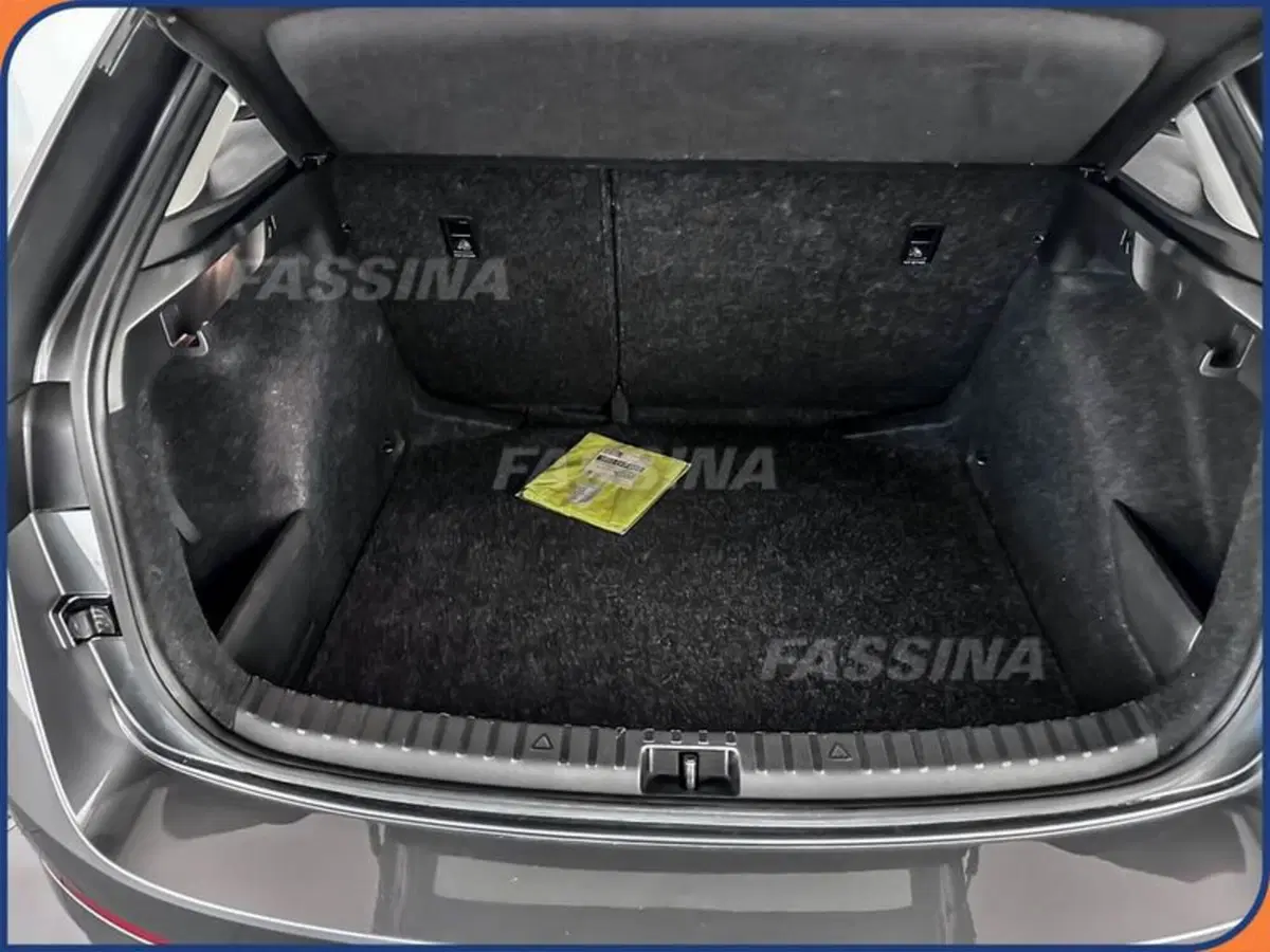 Skoda Scala usata a Milano (12)