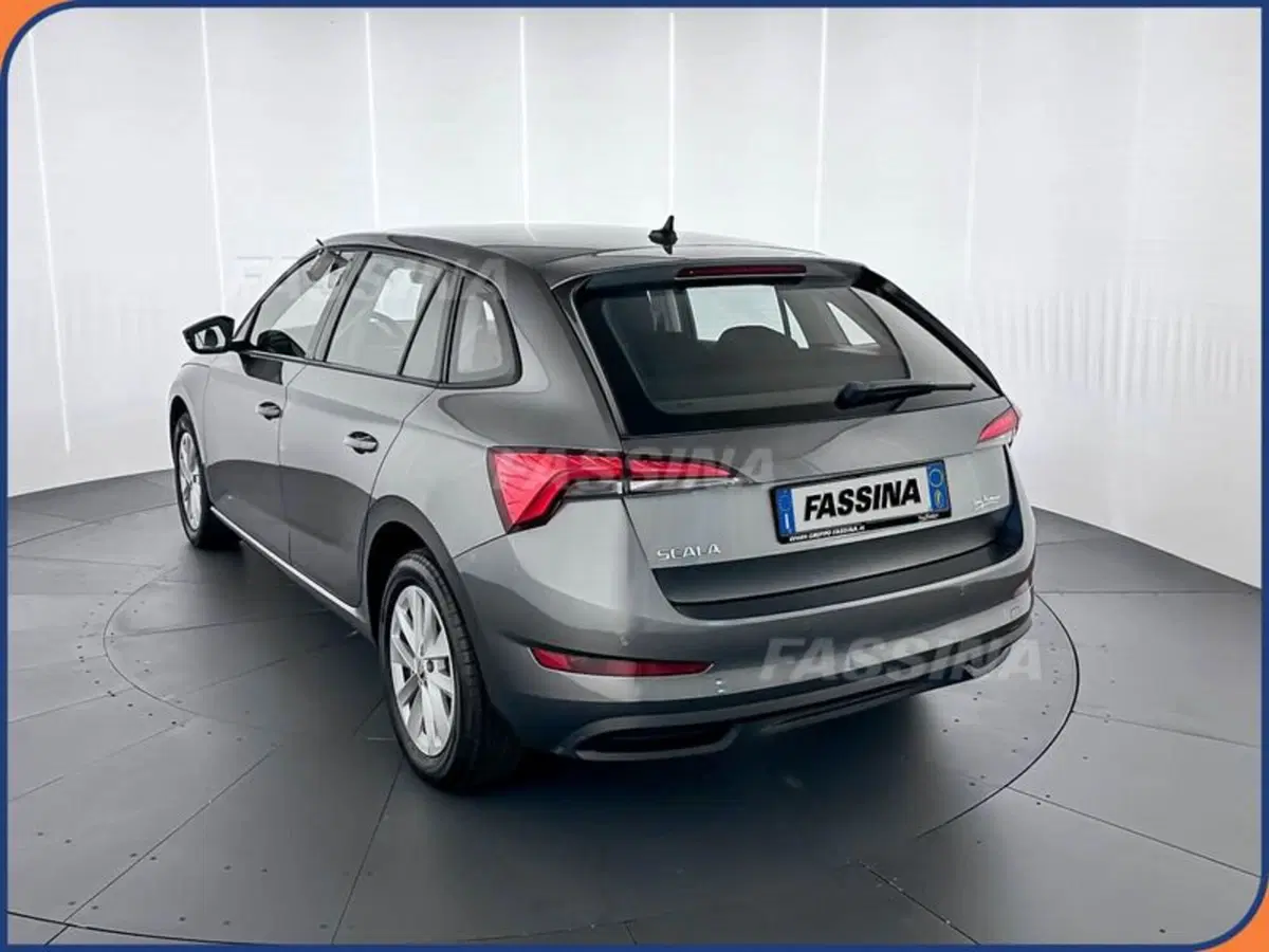 Skoda Scala usata a Milano (4)