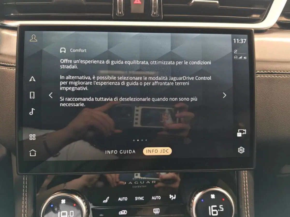 Jaguar F-Pace usata a Venezia (11)