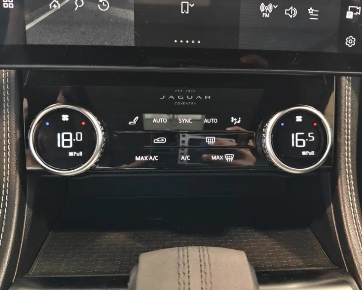 Jaguar F-Pace usata a Venezia (13)