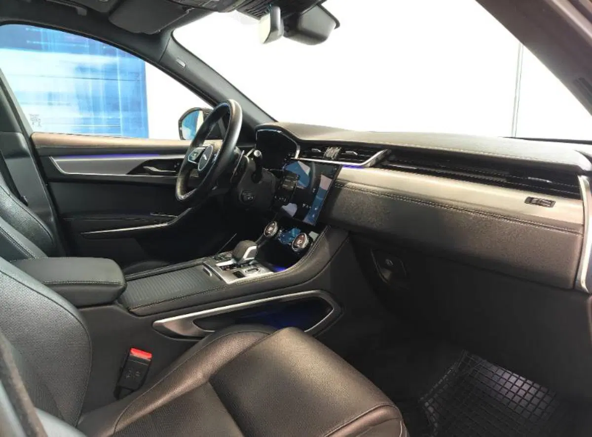 Jaguar F-Pace usata a Venezia (5)