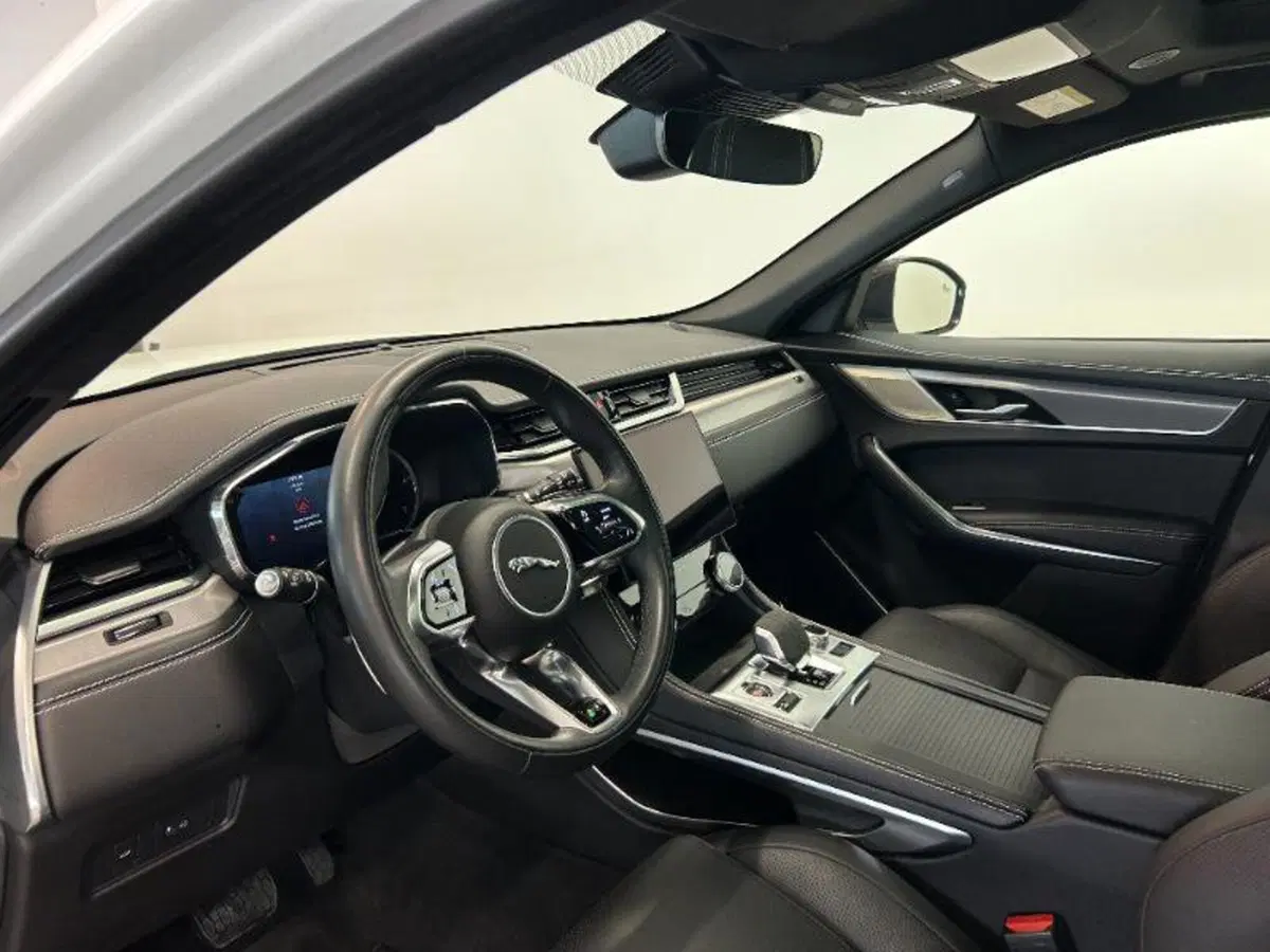 Jaguar F-Pace usata a Venezia (15)
