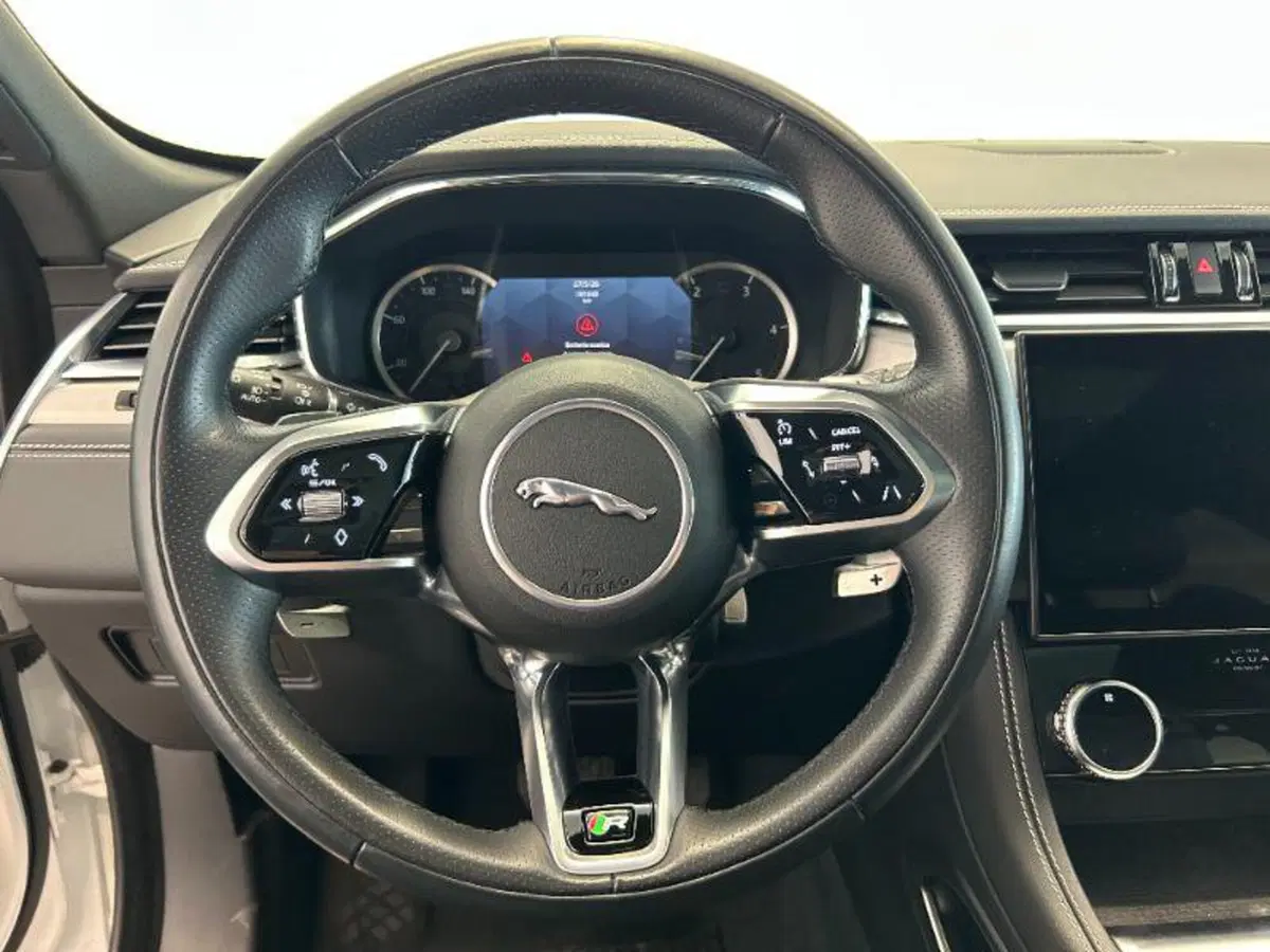 Jaguar F-Pace usata a Venezia (16)