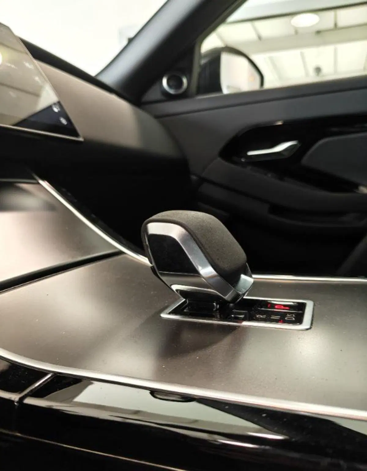 Land Rover Range Rover Evoque usata a Venezia (9)