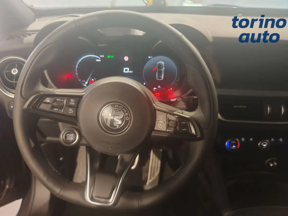 Alfa Romeo Stelvio nuova a Torino (11)