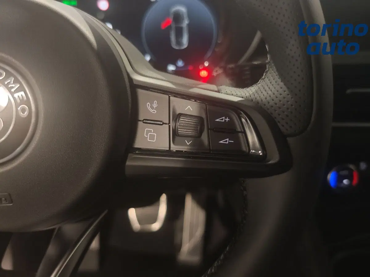 Alfa Romeo Stelvio nuova a Torino (13)