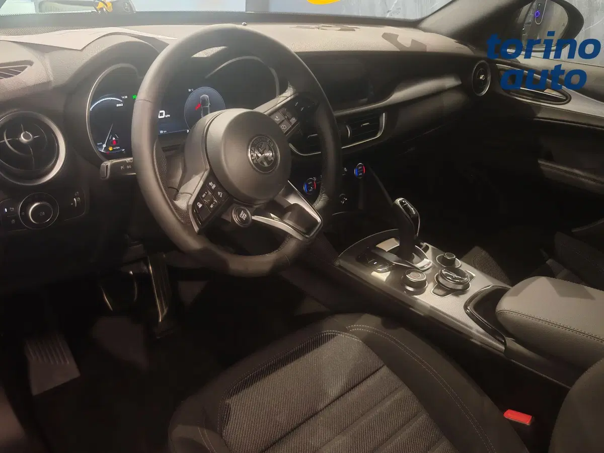 Alfa Romeo Stelvio nuova a Torino (6)