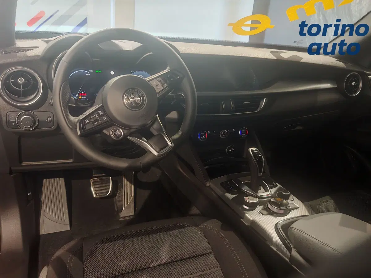 Alfa Romeo Stelvio nuova a Torino (7)