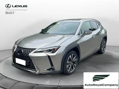 Lexus UX Hybrid Executive del 2019 usata a Roma