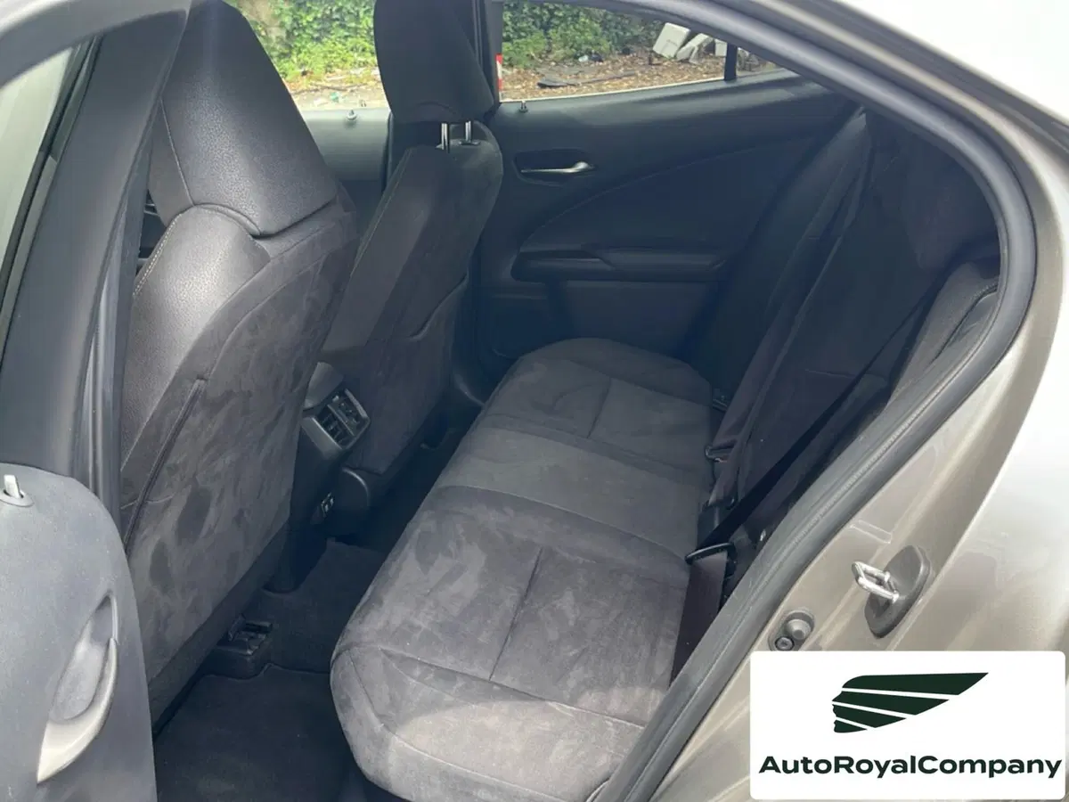 Lexus UX usata a Roma (11)