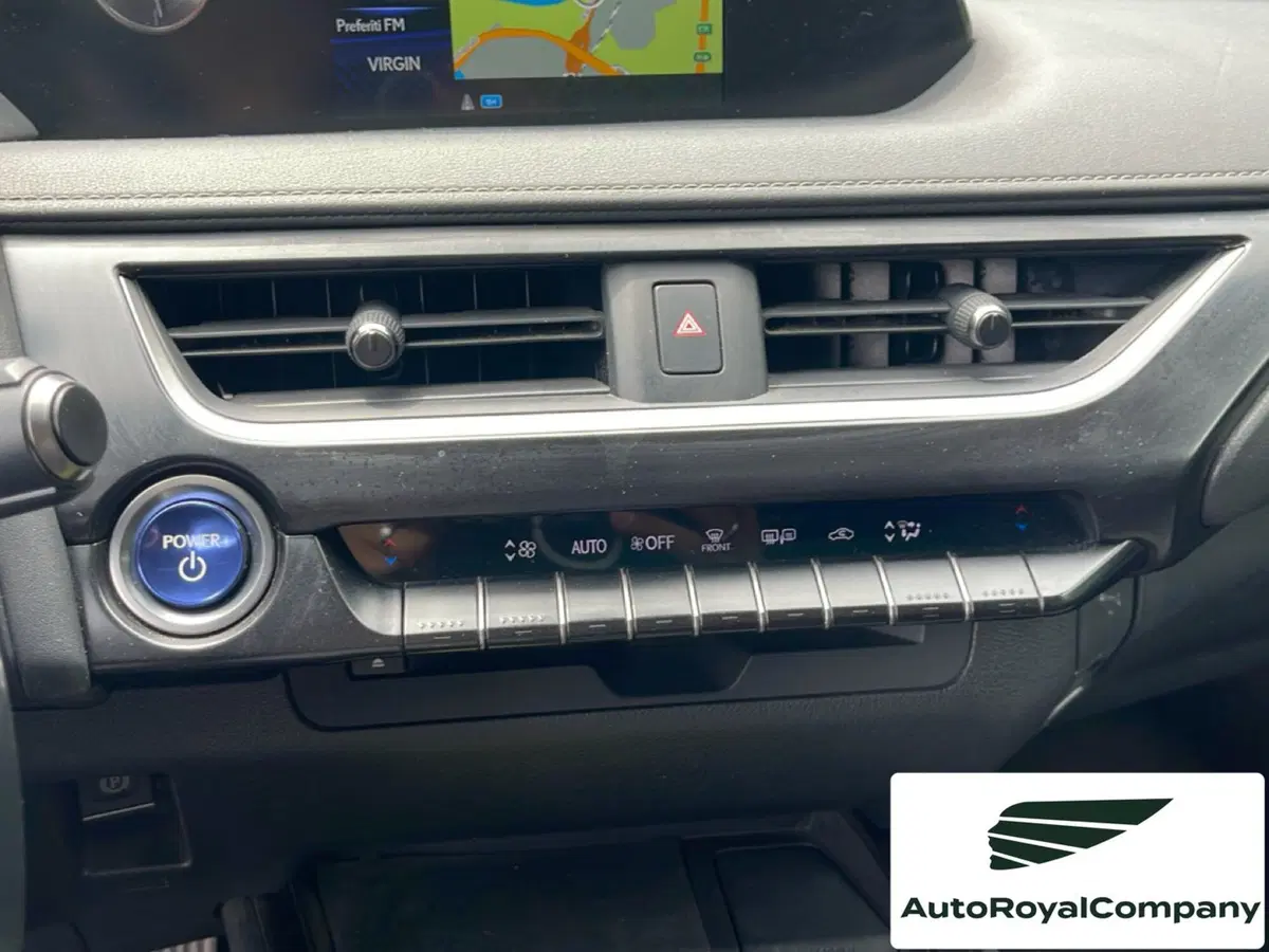 Lexus UX usata a Roma (17)