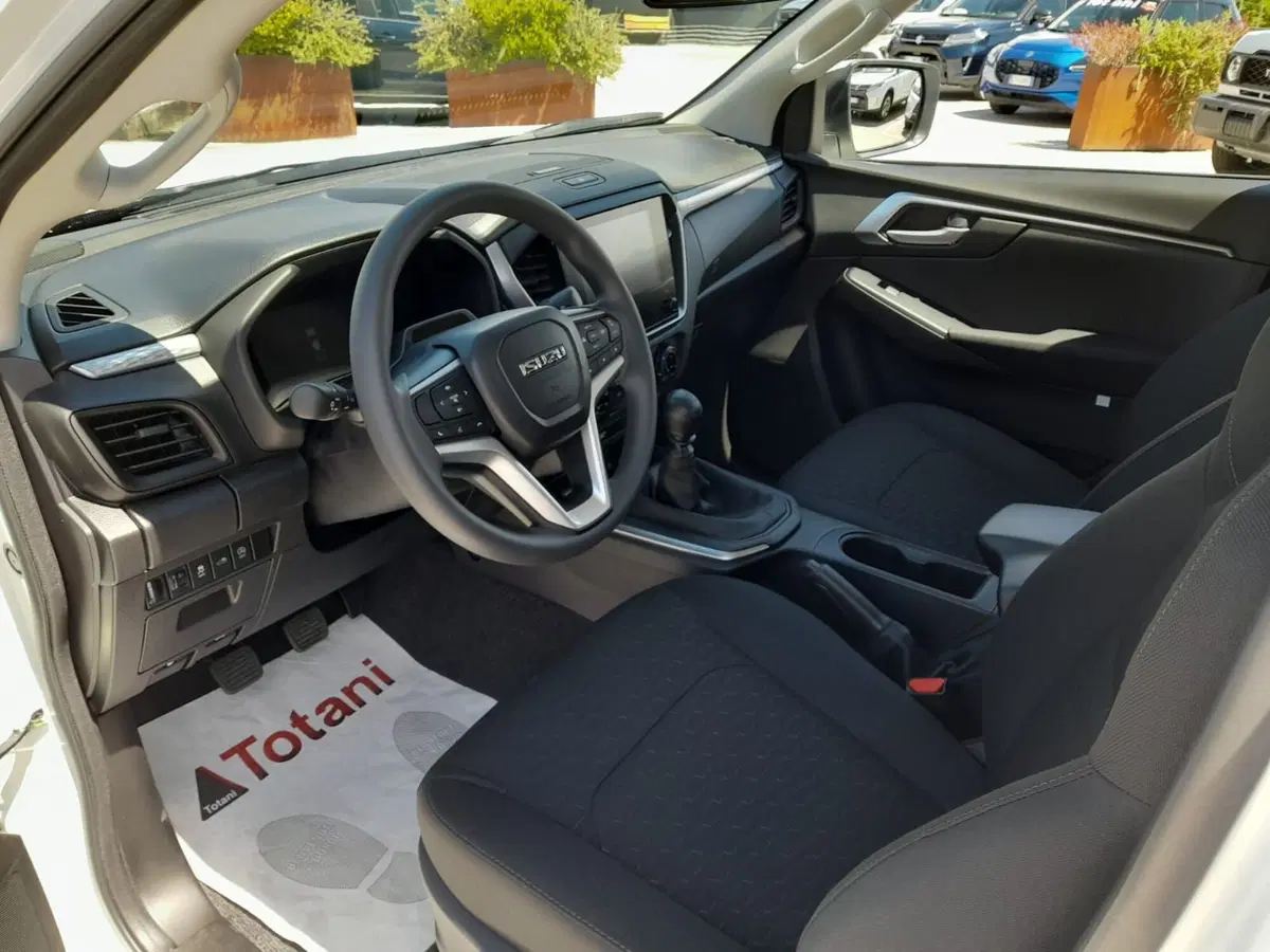 Isuzu D-Max Pick-up nuova a L'Aquila (9)