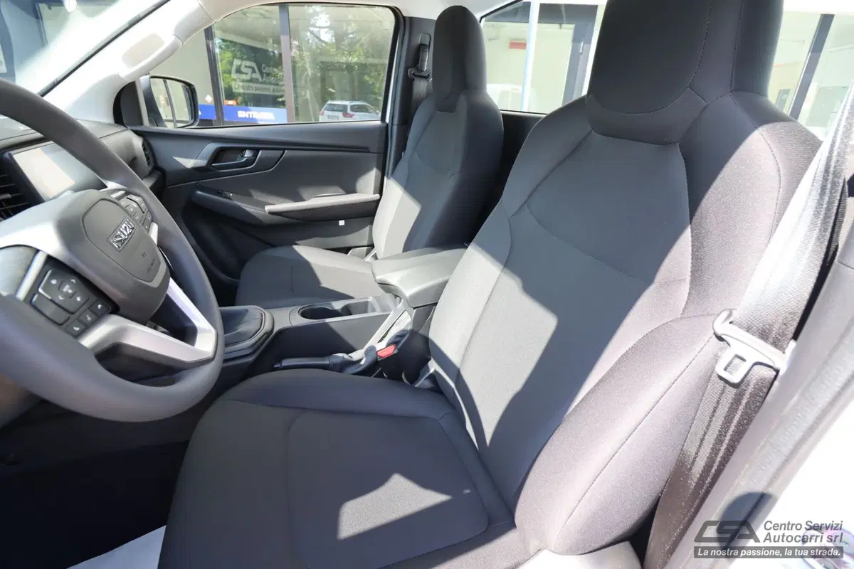 Isuzu D-Max Pick-up nuova a Bologna (14)