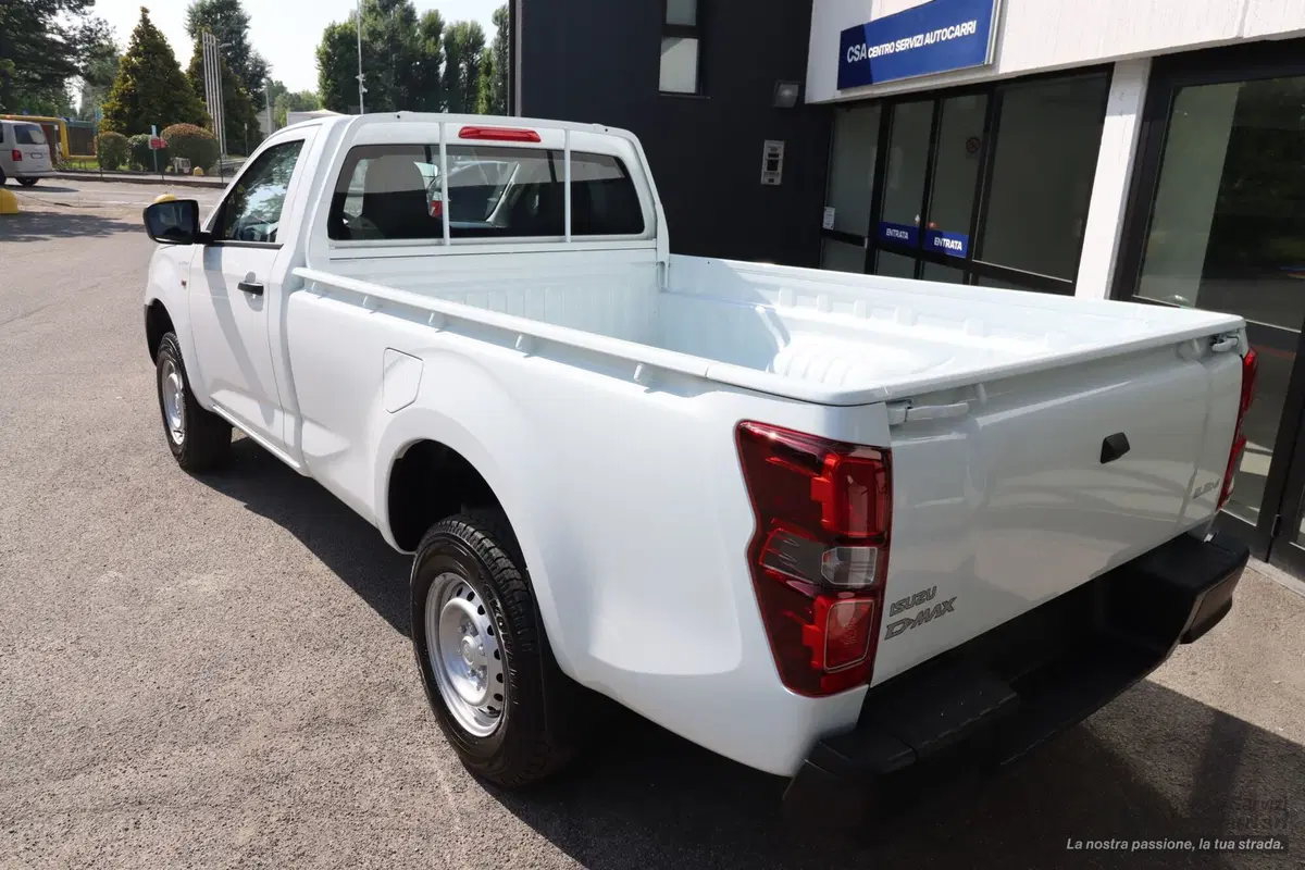 Isuzu D-Max Pick-up nuova a Bologna (5)