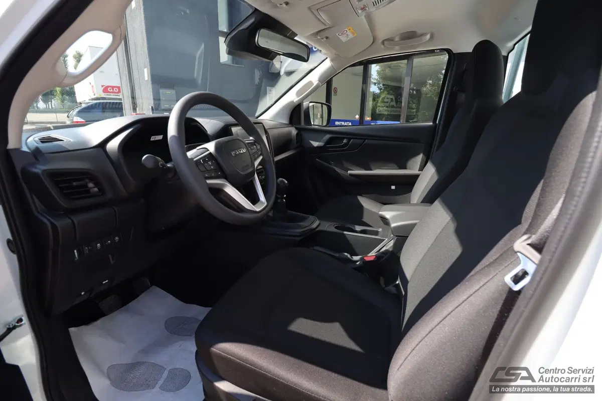Isuzu D-Max Pick-up nuova a Bologna (8)