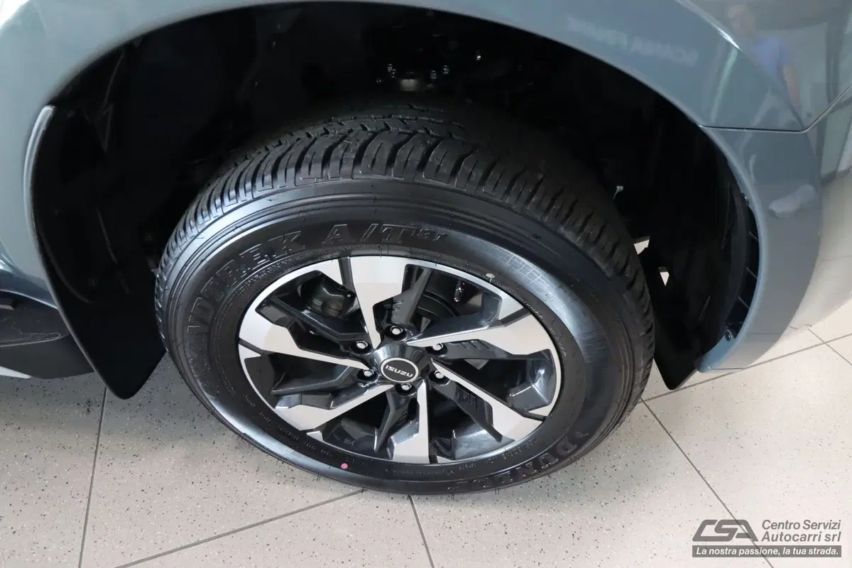 Isuzu D-Max Pick-up nuova a Bologna (2)