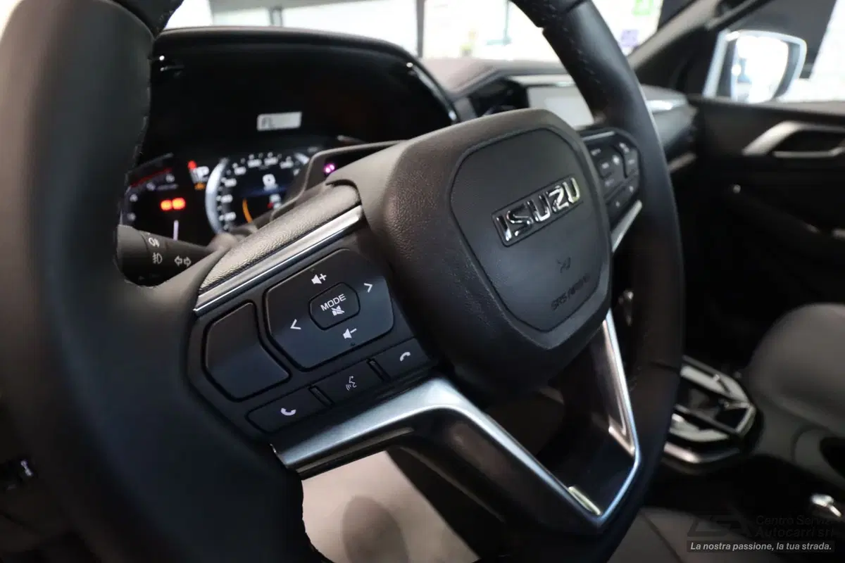 Isuzu D-Max Pick-up nuova a Bologna (8)