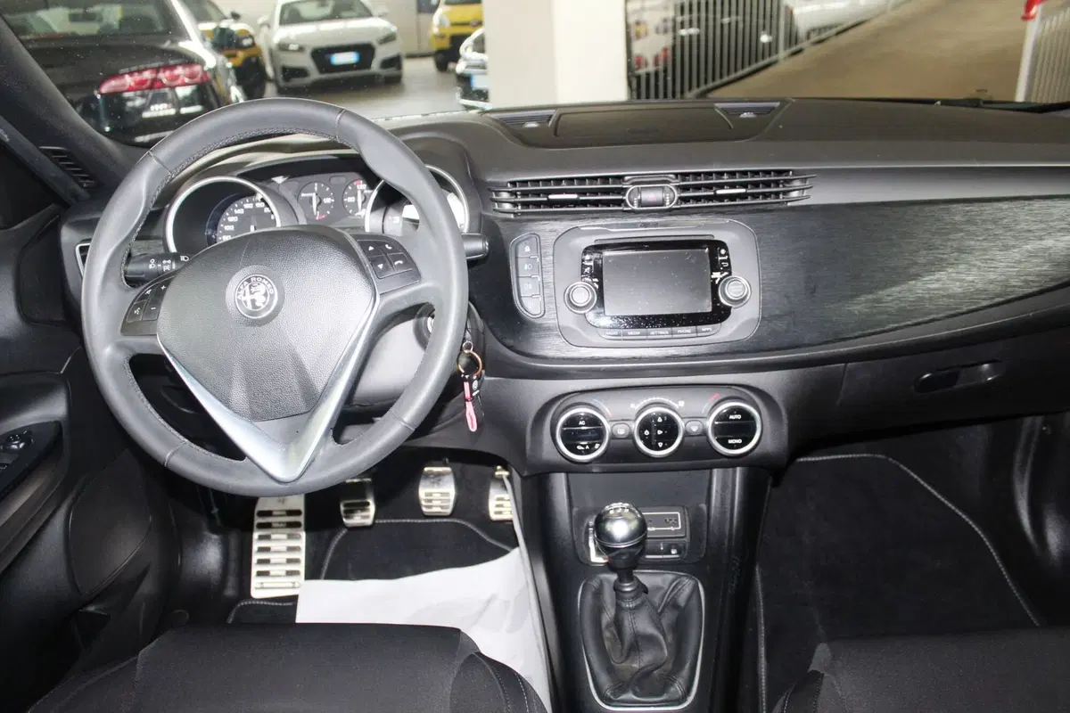Alfa Romeo Giulietta usata a Terni (11)