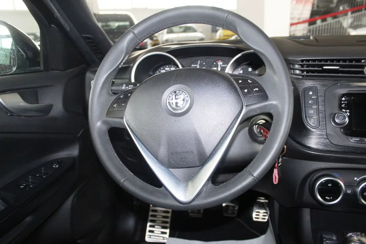 Alfa Romeo Giulietta usata a Terni (12)