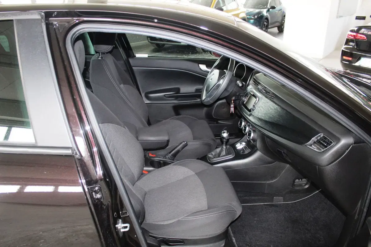 Alfa Romeo Giulietta usata a Terni (8)