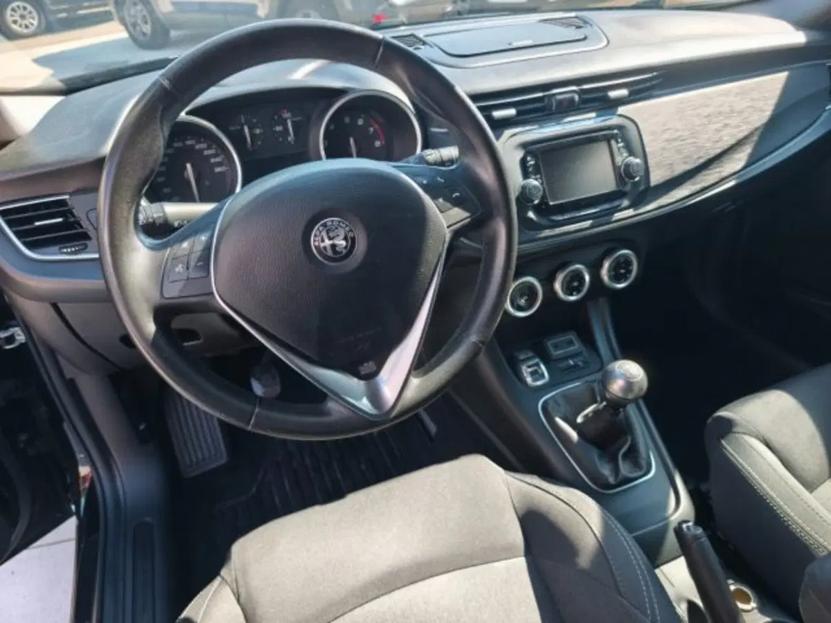 Alfa Romeo Giulietta usata a Firenze (9)