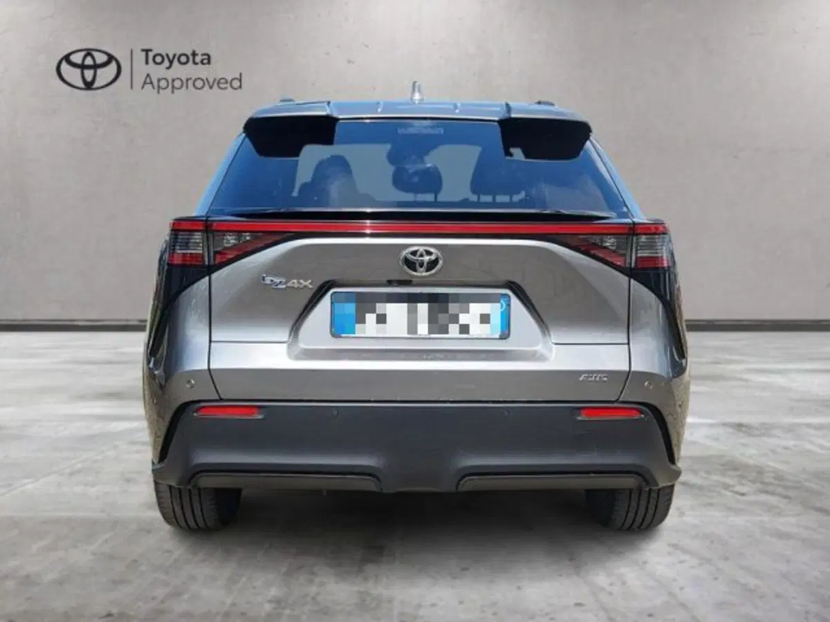 Toyota bZ4X usata a Roma (12)