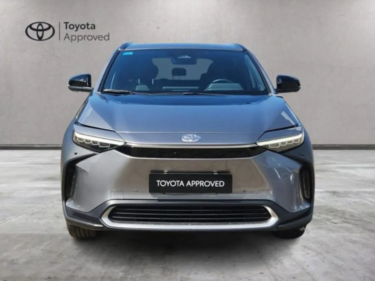 Toyota bZ4X usata a Roma (13)