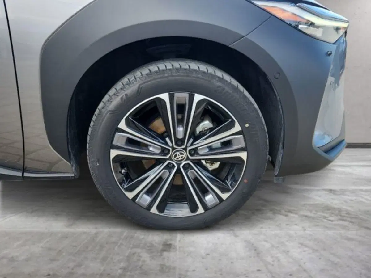 Toyota bZ4X usata a Roma (15)