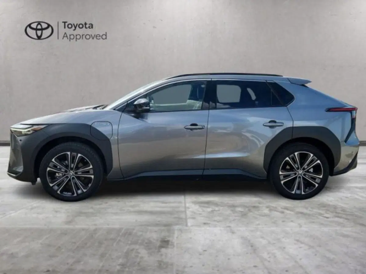 Toyota bZ4X usata a Roma (3)