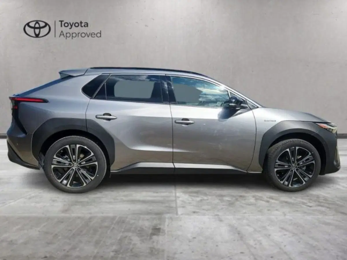 Toyota bZ4X usata a Roma (4)