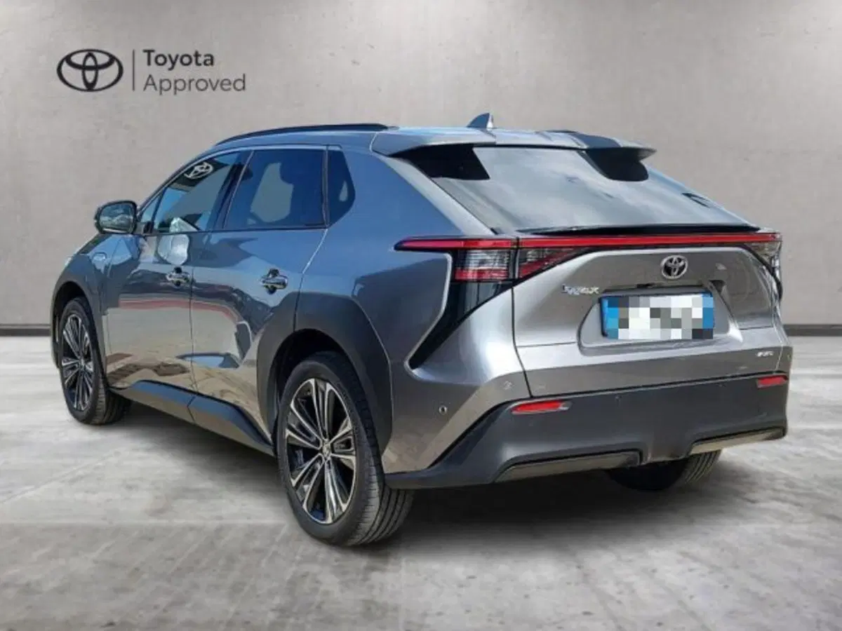 Toyota bZ4X usata a Roma (5)