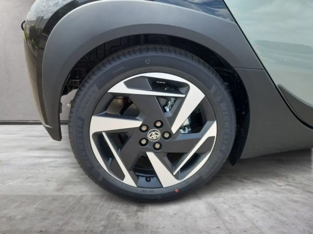Toyota Aygo X nuova a Roma (14)