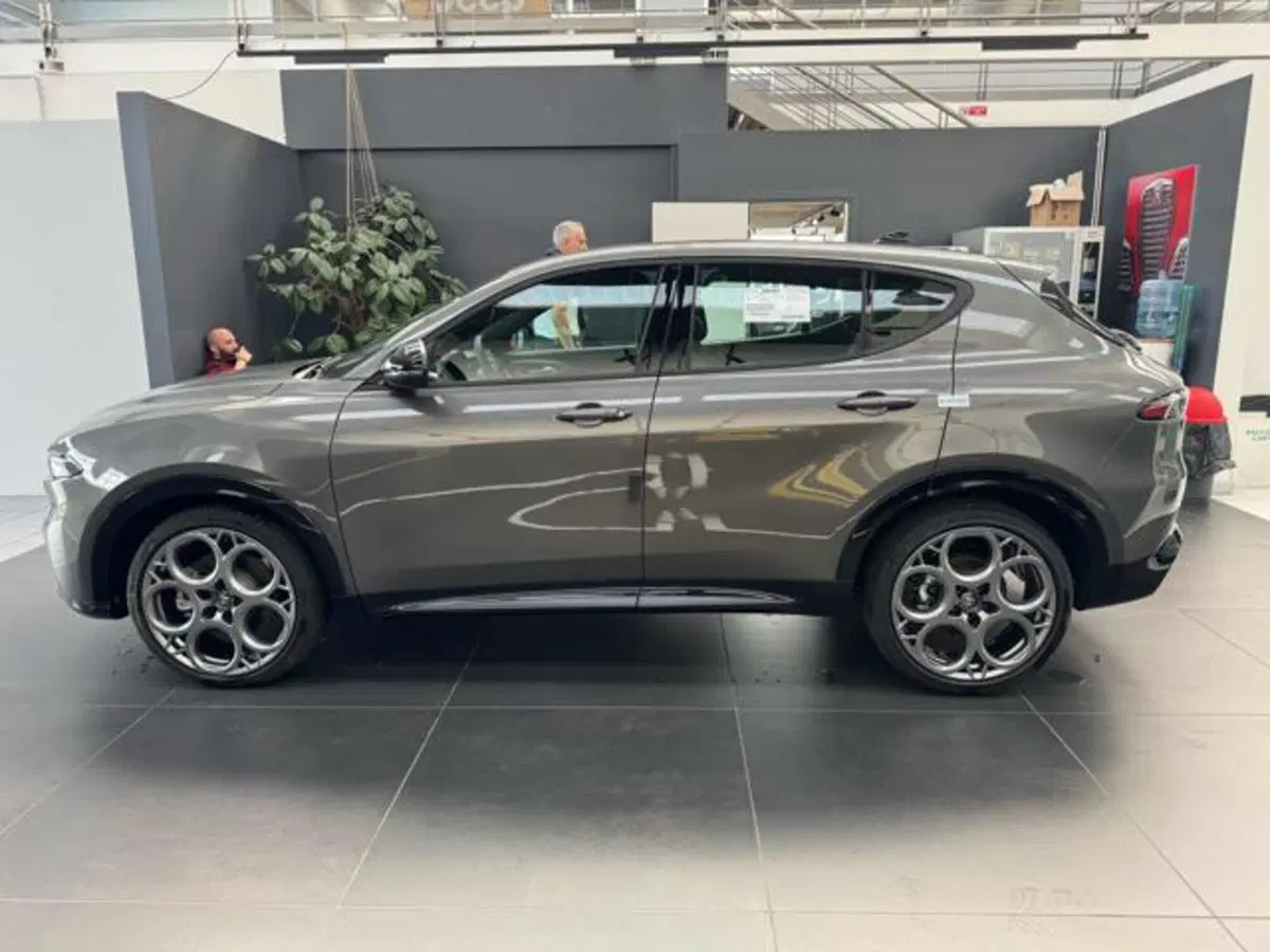Alfa Romeo Tonale nuova a Vercelli (3)