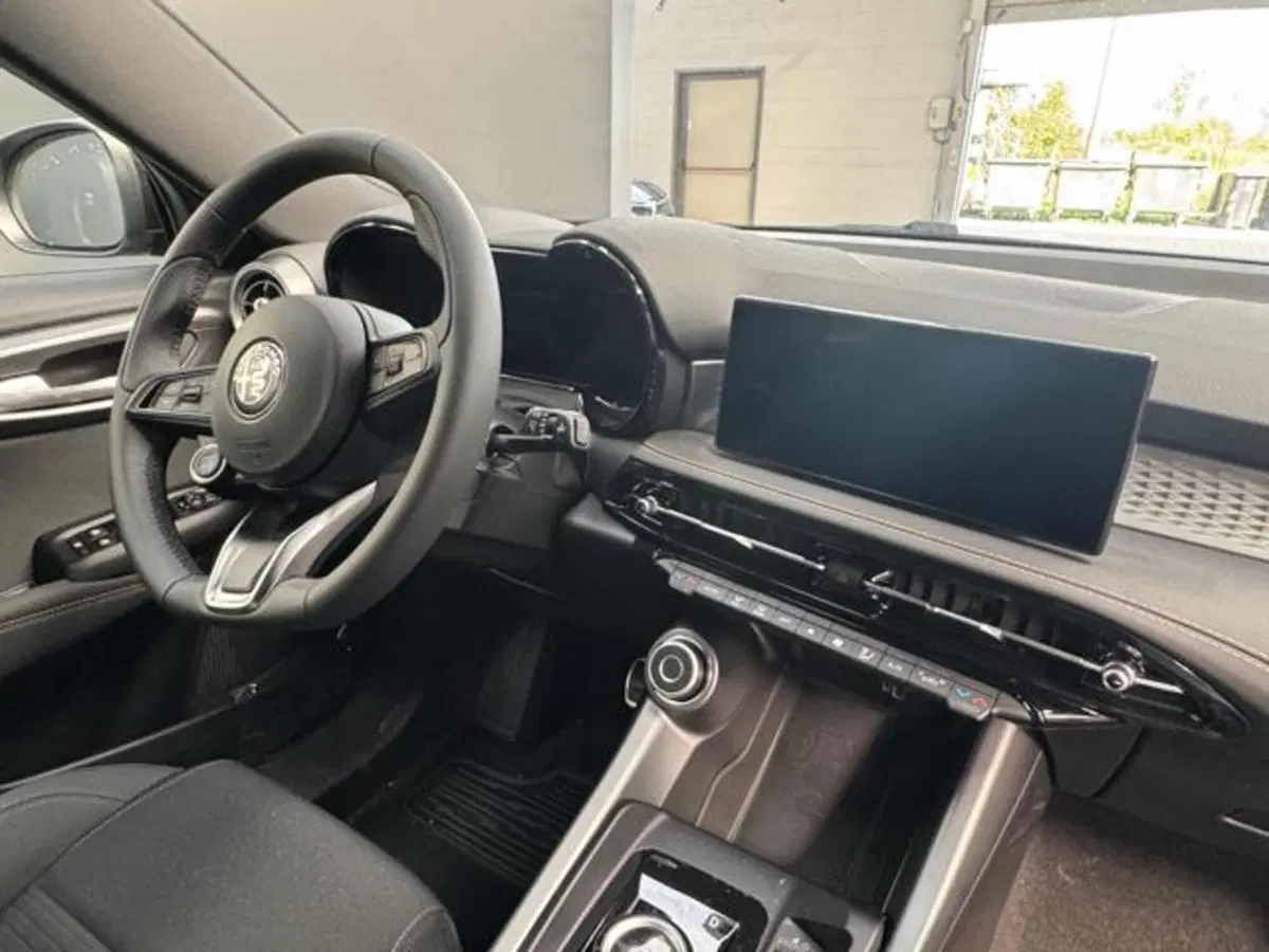 Alfa Romeo Tonale nuova a Vercelli (9)