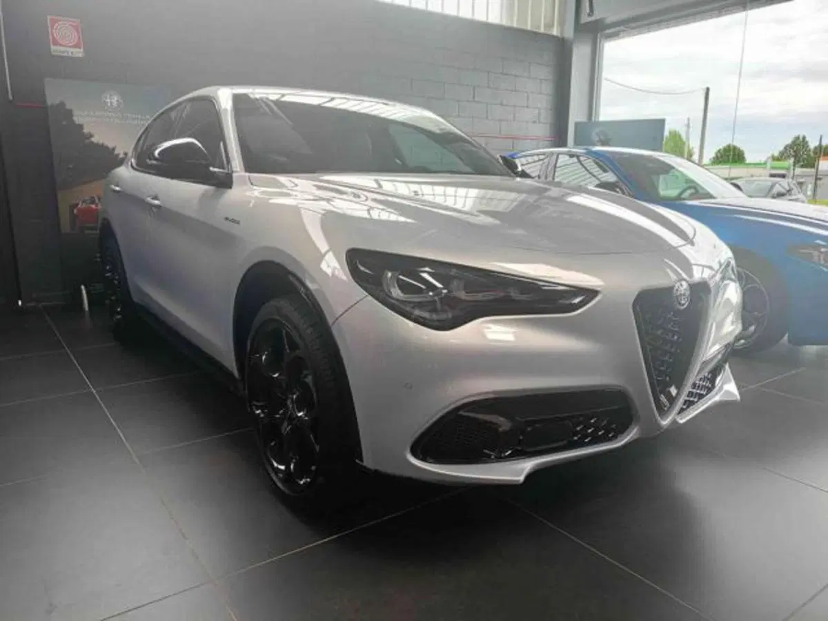 Alfa Romeo Stelvio nuova a Vercelli