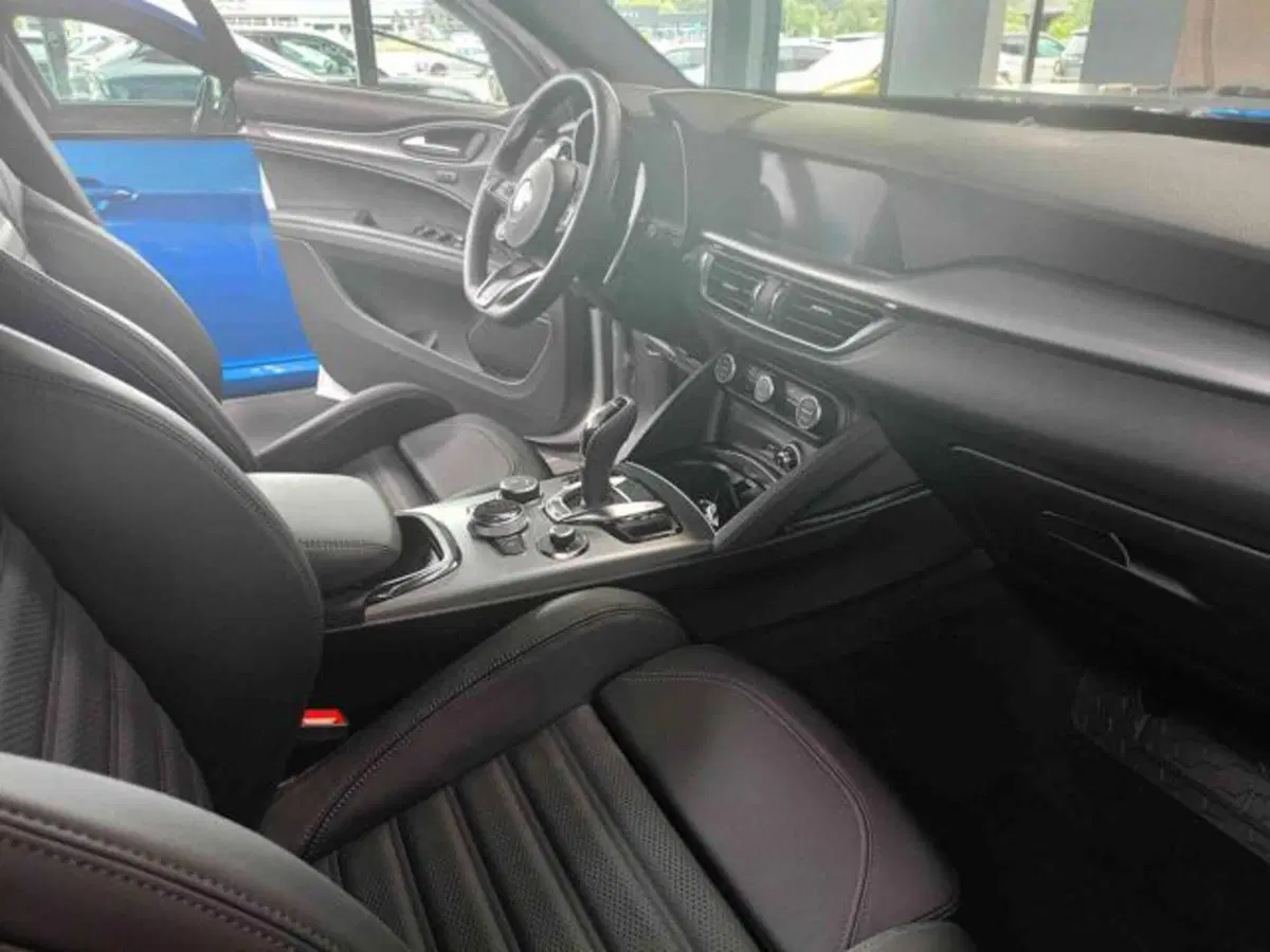 Alfa Romeo Stelvio nuova a Vercelli (12)