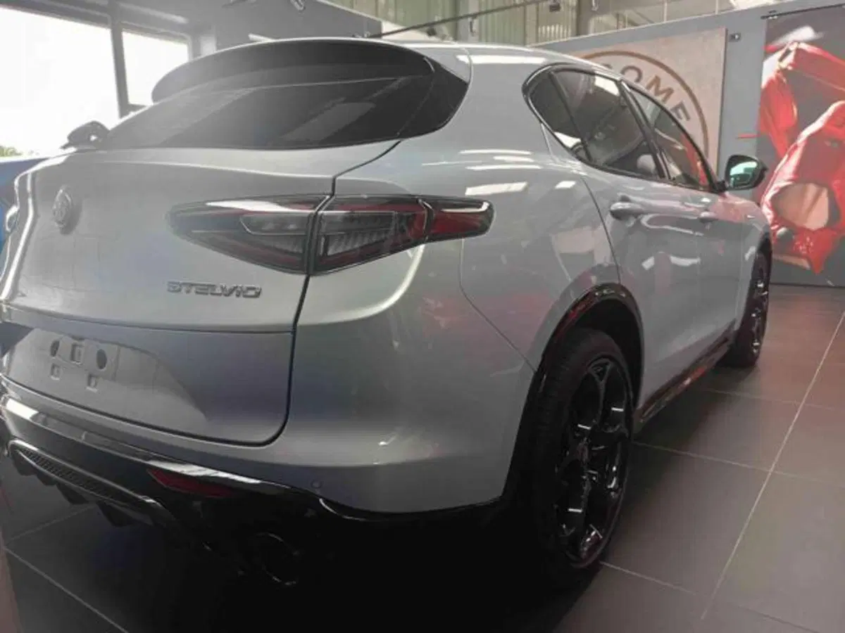 Alfa Romeo Stelvio nuova a Vercelli (4)