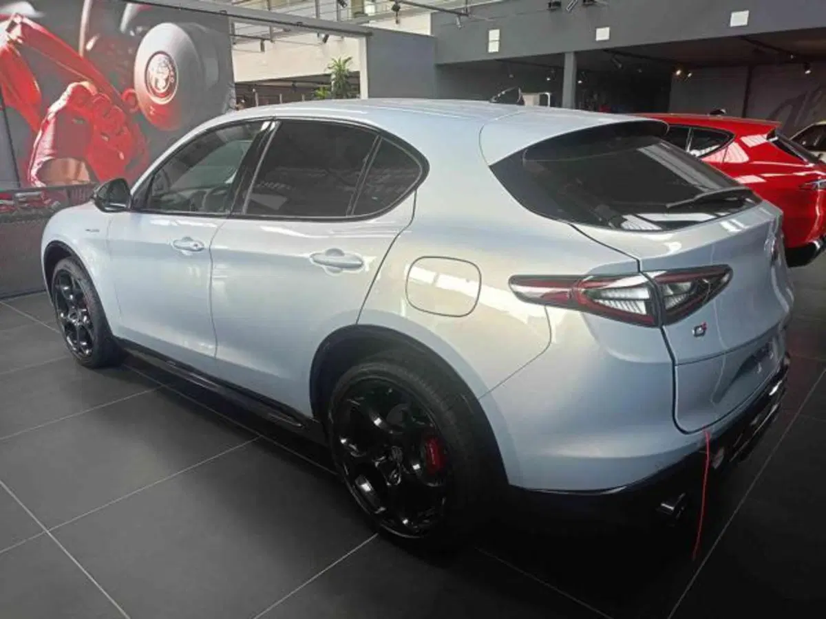 Alfa Romeo Stelvio nuova a Vercelli (5)