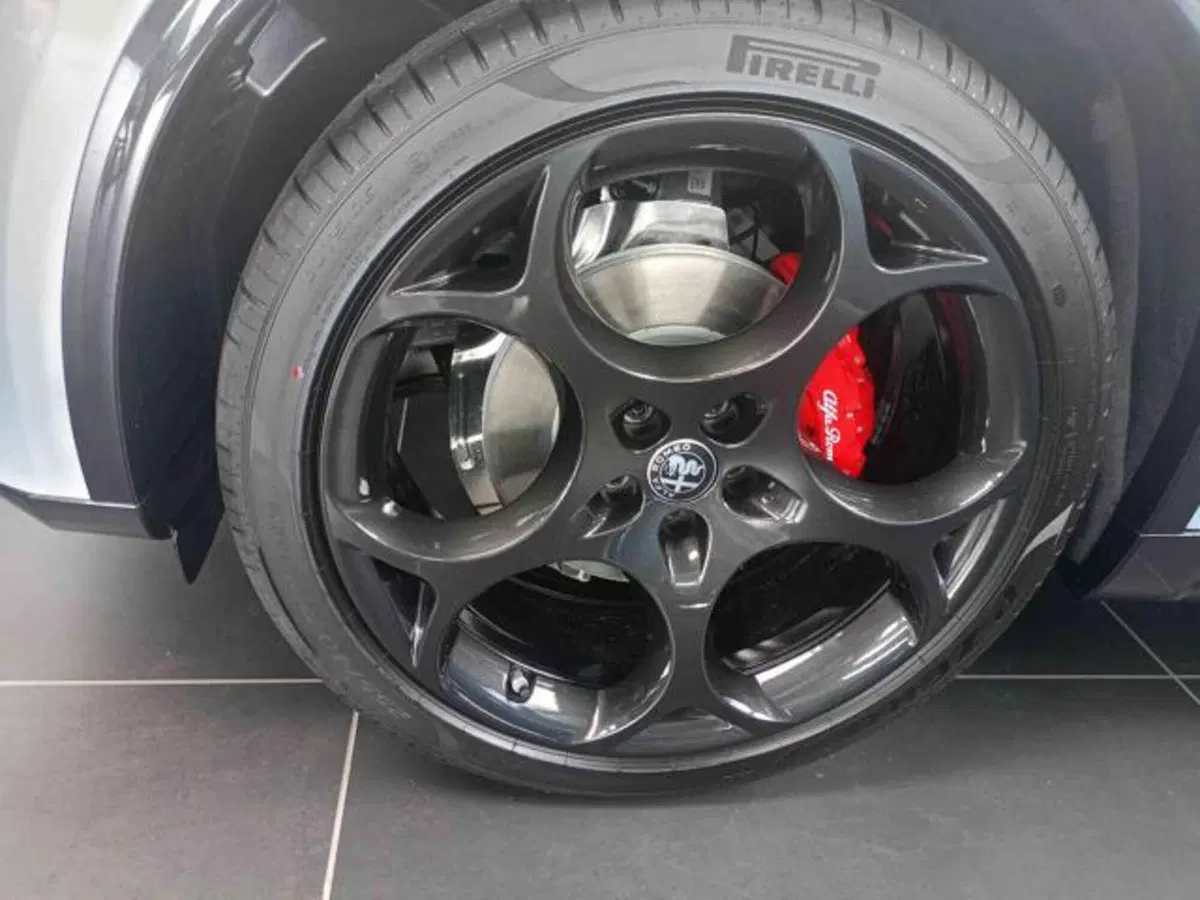 Alfa Romeo Stelvio nuova a Vercelli (7)